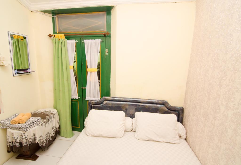 Pendopo Andari Homestay Yogyakarta Exterior photo