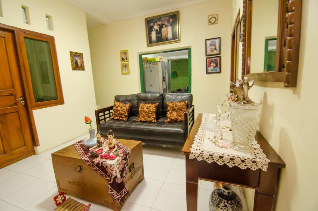 Pendopo Andari Homestay Yogyakarta Exterior photo