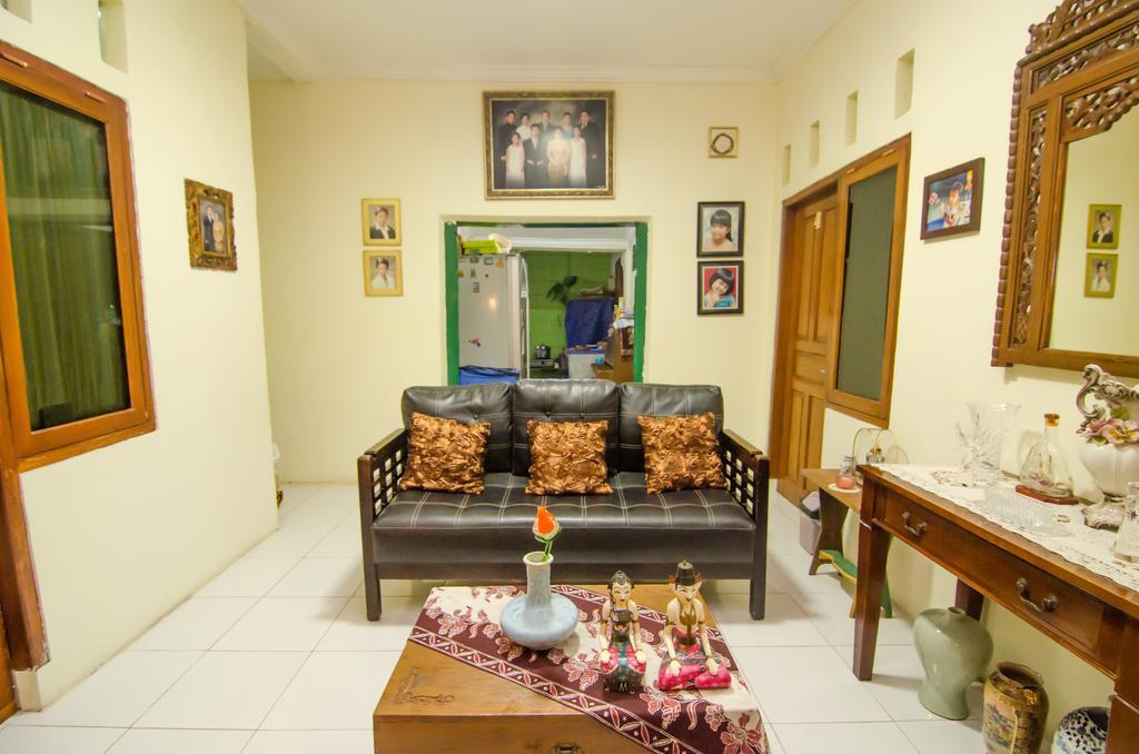 Pendopo Andari Homestay Yogyakarta Exterior photo